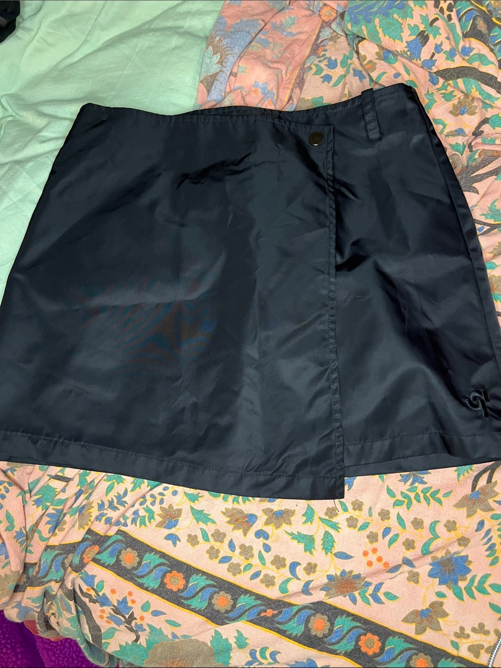 oval square Black Bermuda Shorts Size XS Like New